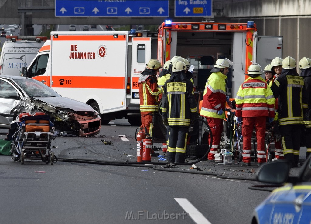 VU Auffahrunfall A 3 Rich Oberhausen kurz vor AS Koeln Dellbrueck P046.JPG - Miklos Laubert